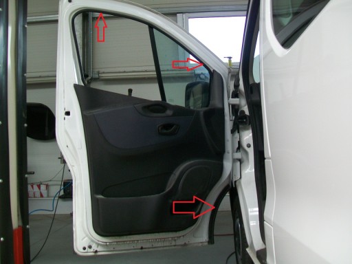 USZCZELKA DRZWI LEWY PRZÓD VIVARO TRAFIC 3