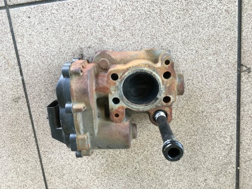 Nissan Titan 18r 5.0 V8 zawór EGR spalin 4359655 24074530