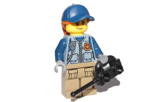 C3*LEGO FIGURKA cty0869 KOBIETA POLICJANTKA KRÓTKOFALÓWKA, NOWE