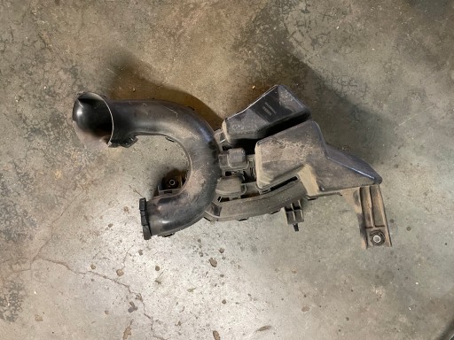Nissan Juke F15 REZONATOR POWIETRZA DRGAŃ 70390758