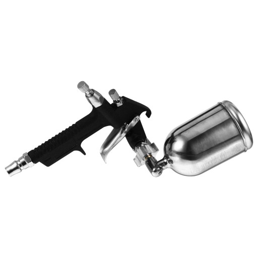 Pistolet do malowania samochodu w kartonach na jajka