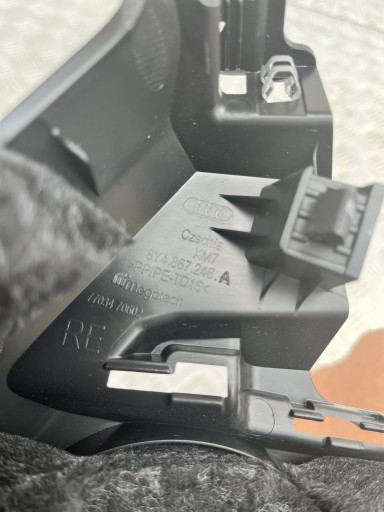 OSŁONA POSZYCIE SŁUPKA PRAWA AUDI A3 8Y 20- 8Y4867246A