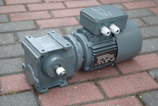 Motoreduktor kątowy 0.37kw. 50obr. z hamulcem.