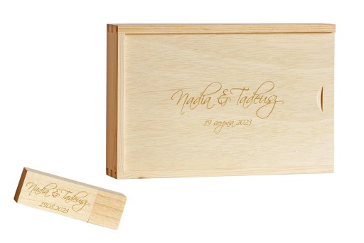 Pudełko z grawerem na zdjęcia 15x21 i pendrive