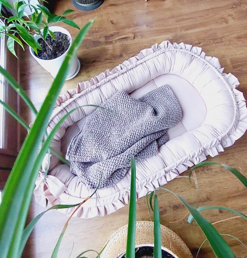 KOKON niemowlęcy z falbanką Bawełna + Velvet. Duży