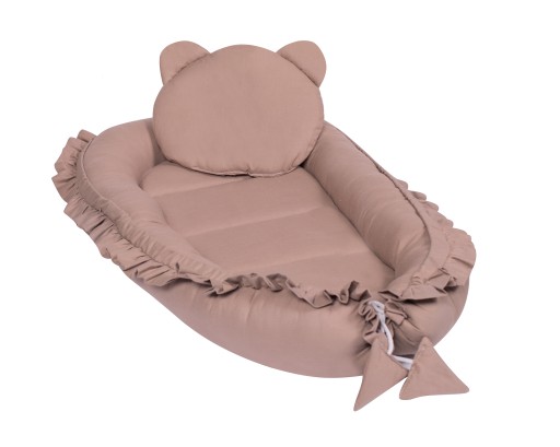 Kokon niemowlęcy bawełniany z falbaną z podusią brązowy cappucino FRILL