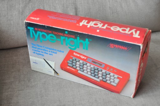 KONSOLA RETRO Type-Right Teaching Machine