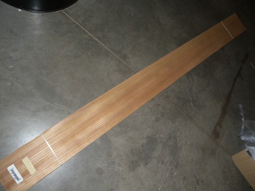 Fornir, obłóg wiąz europejski 1mm MA23 4,56 m.kw.