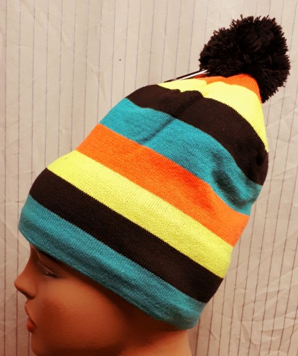 CZAPKA MARKOWA Z POMPONEM UNISEX KOLOROWA