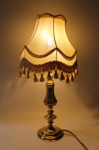 Lampa z abażurem