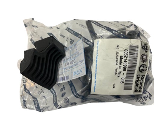 Guma pod maską strona lewa Fiat 500 BEV