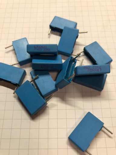 B32522-C3224J 0,22uF 5% 250V KOND. POLIESTEROWY METAL./1,00 za 5 szt