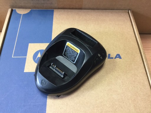 PODSTAWA ŁADOWARKI MOTOROLA MTH800