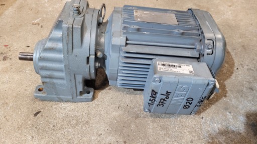 Przekładnia motoreduktor SEW 1.5KW 377 400 424 obr