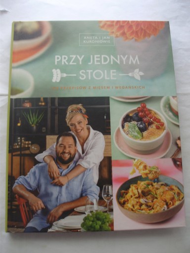 Przy jednym stole 100 przepisów z mięsem i wegańskich Aneta Kuroń Jan Kuroń