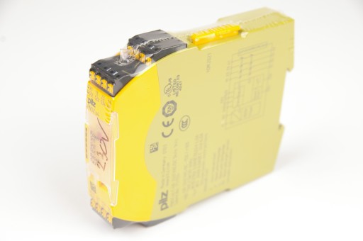 Pilz 751134 PNOZ s4 C 48-240VAC Safety Realy Module