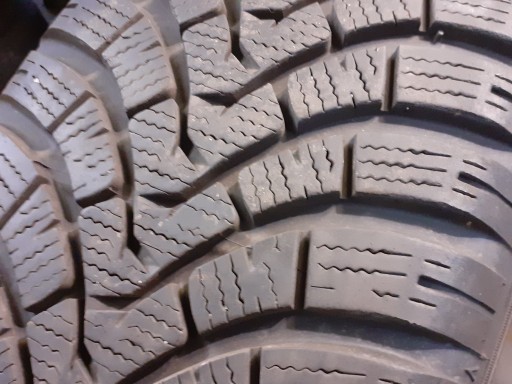FALKEN EUROWINTER HS01 215/60R17 100V