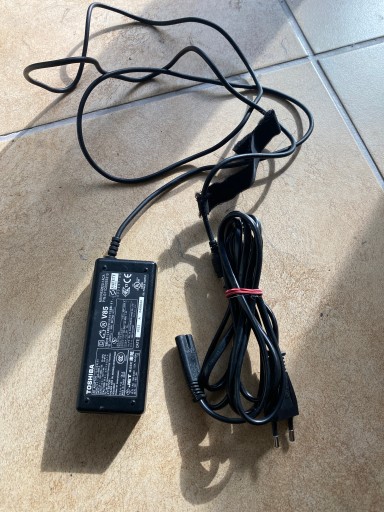 Zasilacz Toshiba PA3282U 15V 4A z kablem zasilając