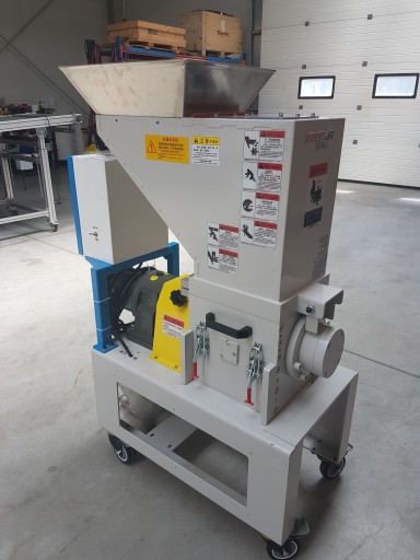 Młyn wolnoobrotowy TOPSTAR TGL-3232SS