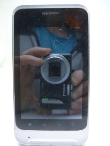 Smartfon ZTE wyświetlacz cały.