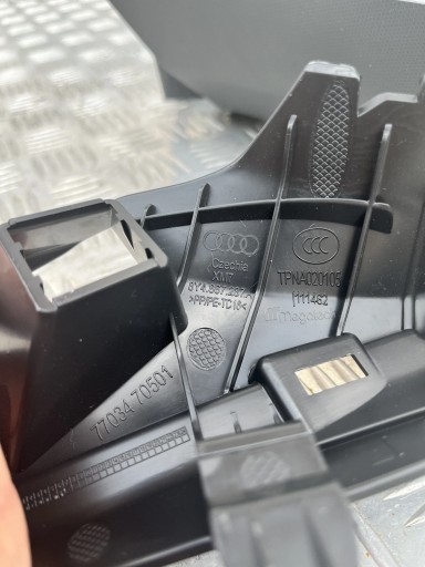 OSŁONA POSZYCIE SŁUPKA LEWA AUDI A3 8Y 20- 8Y4867287A