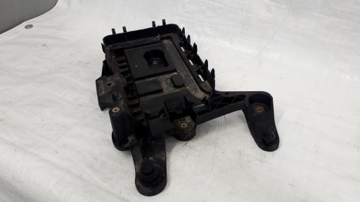 PODSTAWA AKUMULATORA 1K0915333C, VOLKSWAGEN OE