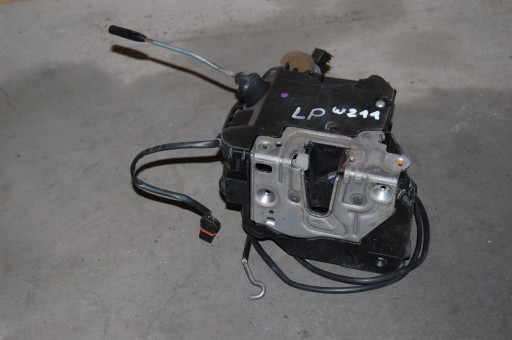 MERCEDES W211 ZAMEK LEWY PRZEDNI 2117200335