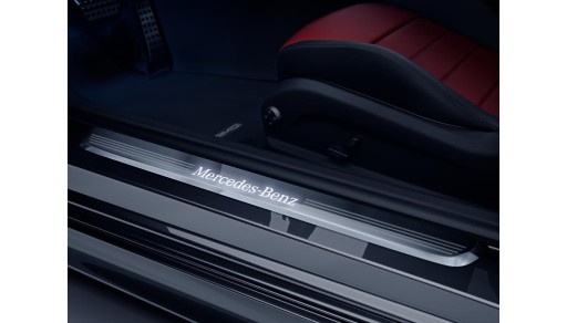 Podświetlana listwa progowa Mercedes Benz.