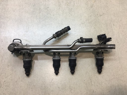 LISTWA WTRYSKOWA PASSAT B5 LIFT 1.6 078133551D