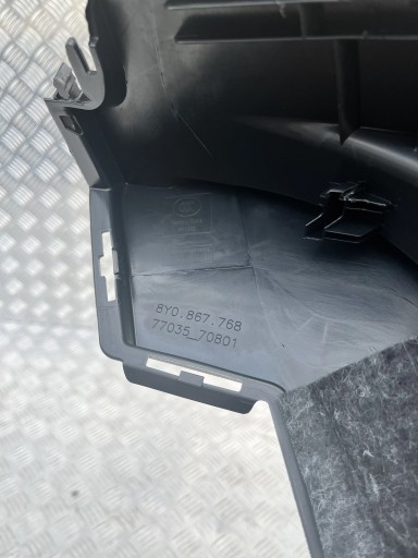 OSŁONA POSZYCIE SŁUPKA TYŁ PRAWA AUDI A3 8Y 20- 8Y0867768