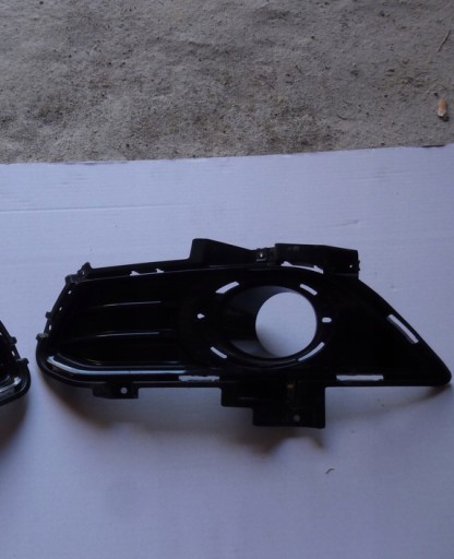 FORD MONDEO MK5 FUSION KRATKA RAMKA HALOGENU