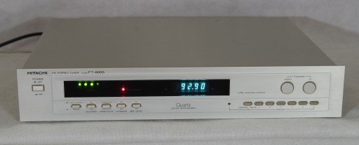 Hitachi FT-8000, dobry, rozbudowany tuner.