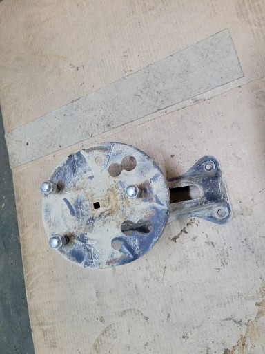Suzuki Vitara I 3d 88-97 mocowanie koła zapasowego