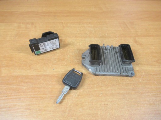 KOMPUTER ZESTAW OPEL ASTRA II G 1,8 16V 24454393