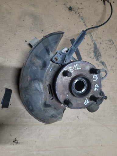 Toyota Corolla E12 02-07 zwrotnica piasta prawa przednia
