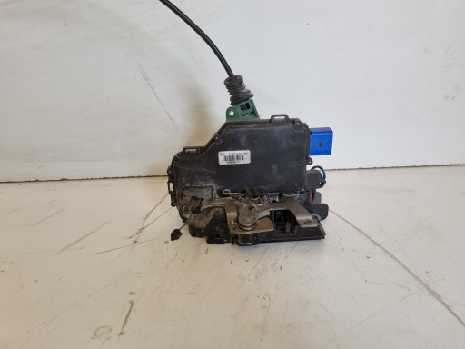 VOLKSVAGEN ZAMEK DRZWI 993040101 993040-101