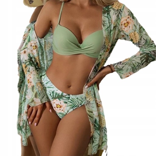 Trzyczęściowe bikini na wakacje na plaży