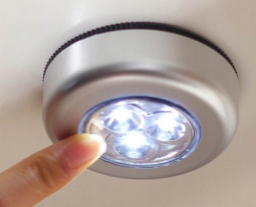 LAMPKA LED SAMOPRZYLEPNA NA BATERIE SAMOPRZYLEPNE