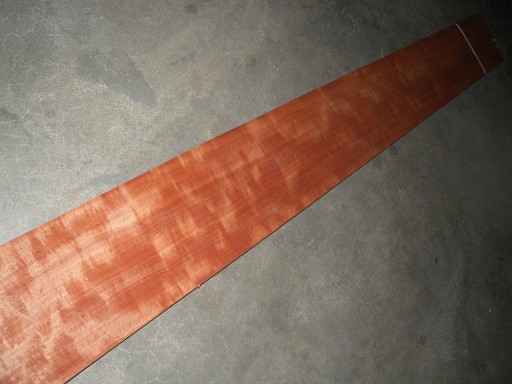 Liść forniru makore błyszcz 0,48 m.kw.