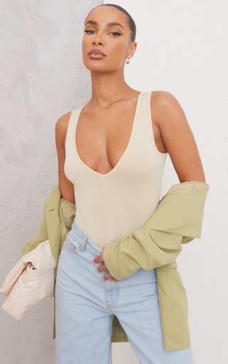PRETTYLITTLETHING BEŻOWE BODY GŁĘBOKI DEKOLT NA RAMIĄCZKACH R.36 C521103