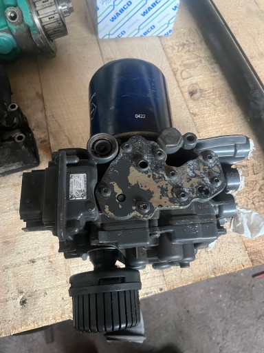 ZAWÓR OSUSZACZ POWIETRZA MERCEDES ACTROS MP 4 A0014462064