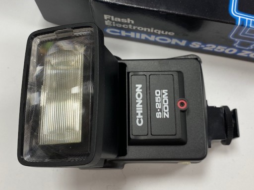 lampa błyskowa Chinon S-250 zoom