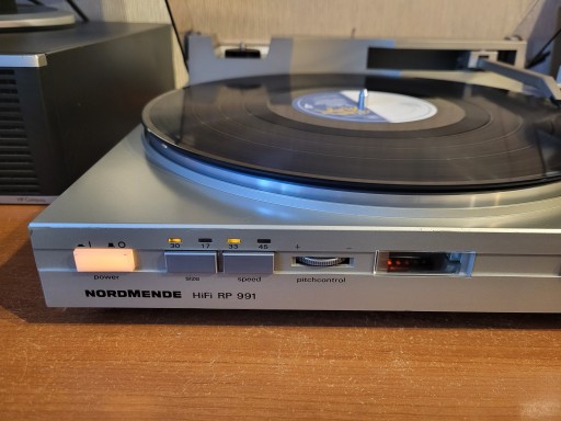 Gramofon Nordmende RP 991 automat , tangencjonalny , napęd bezpośredni