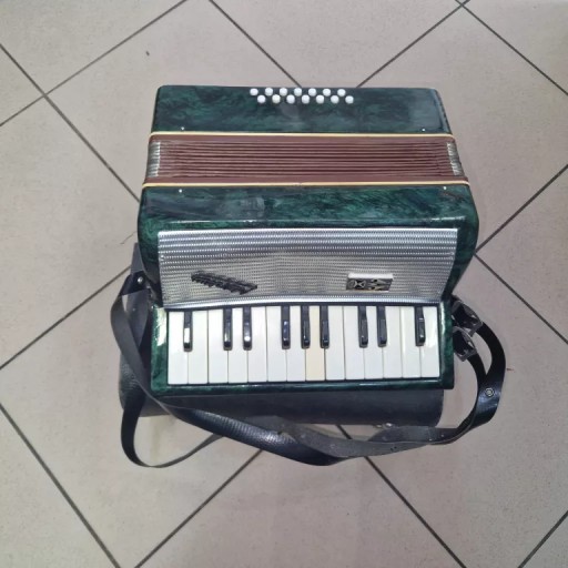 AKORDEON 16 BASÓW FUTERAŁ