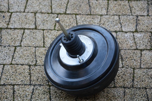 SERWO HAMULCA VW TOUAREG 7P0612101B