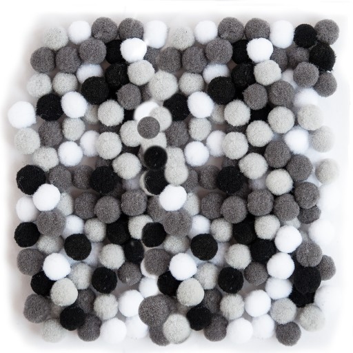Pompony poliestrowe 1cm mix biało-czarny 120 szt