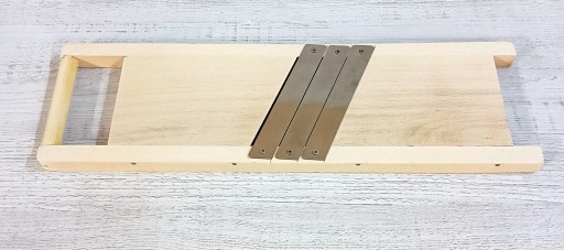 SZATKOWNICA DREWNIANA 3-NOŻOWA Z RĄCZKĄ 50CM