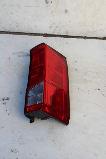 LAMPA prawa TYLNA VW CRAFTER 7C0945096H
