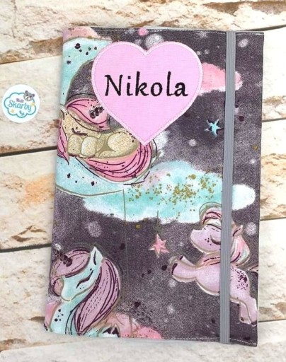 JEDNOROŻEC OKŁADKA NA KSIĄŻECZKĘ ZDROWIA z imieniem dziecka