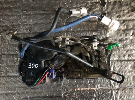 ZAMEK DRZWI PRZEDNI LEWY SUZUKI SWIFT 1,0B 2001r